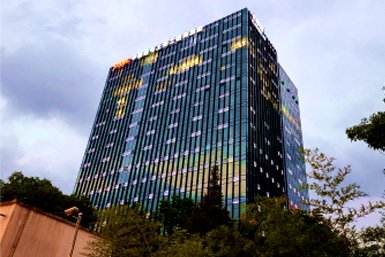 上海通號(hào)樓頂幕墻發(fā)光字安