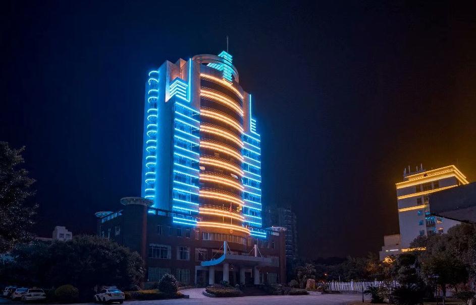 泛光照明系統(tǒng)：創(chuàng)新技術(shù)和完美設(shè)計(jì)的完美結(jié)合