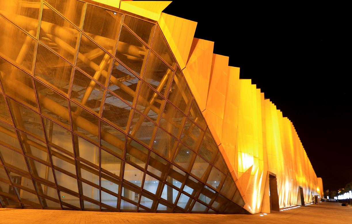 工程泛光照明|提高工作場(chǎng)所照明舒適度與效率