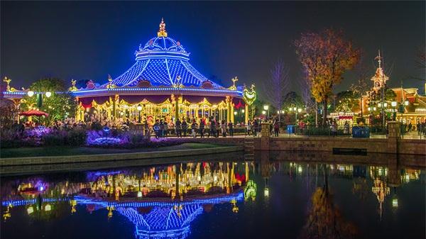 主題公園亮化：“彩燈秀”營造幻境體驗
