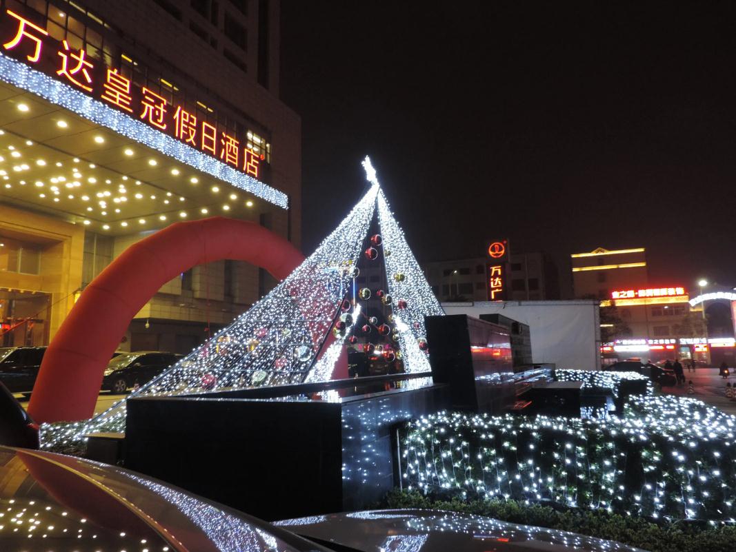 商業(yè)美陳燈光亮化：巧妙運用光影，為商業(yè)空間帶來魅力